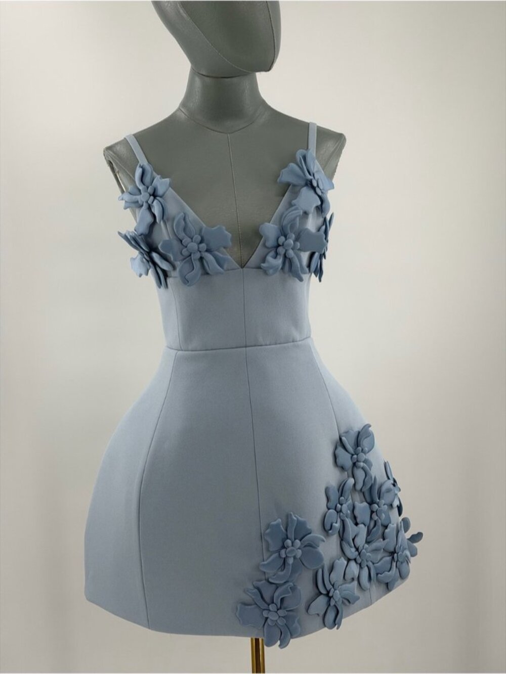 🆕 BRONX & BANCO 🧿 NWOT Emma 3D Floral Mini Dress, Pastel Blue - Sz XS US 2 - Picture 2 of 14